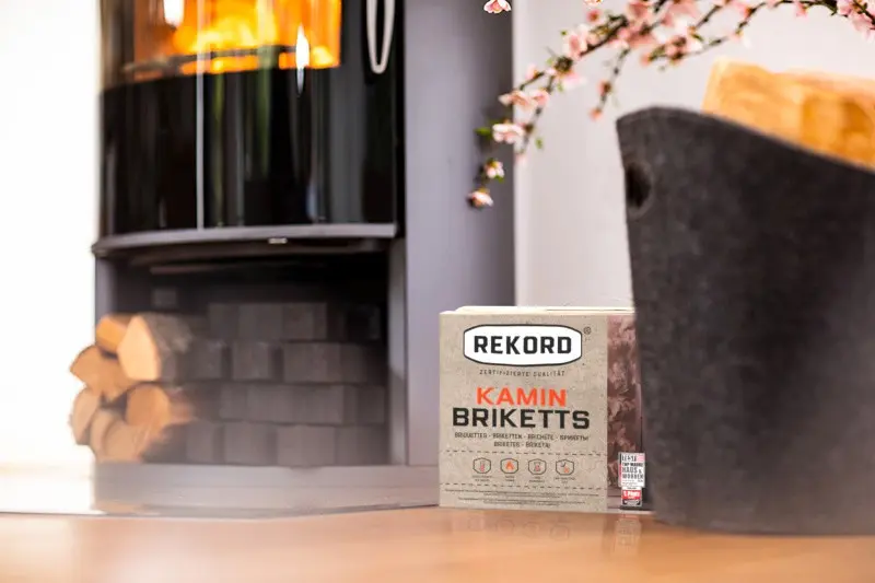 Kohlebriketts einlagern
